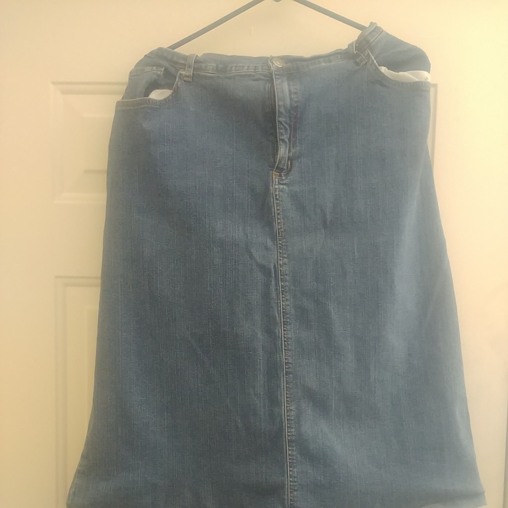Liz And Me blue Jean skirt size 18W below the knee length.great pre owned condit